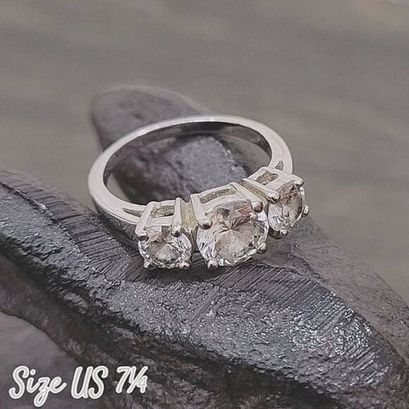 Vtg Avon three-stone clear rhinestone silver tone ring - Picture 1 of 9